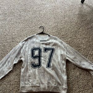 Hollister Gray Crewneck Sweater with Athletic Style
